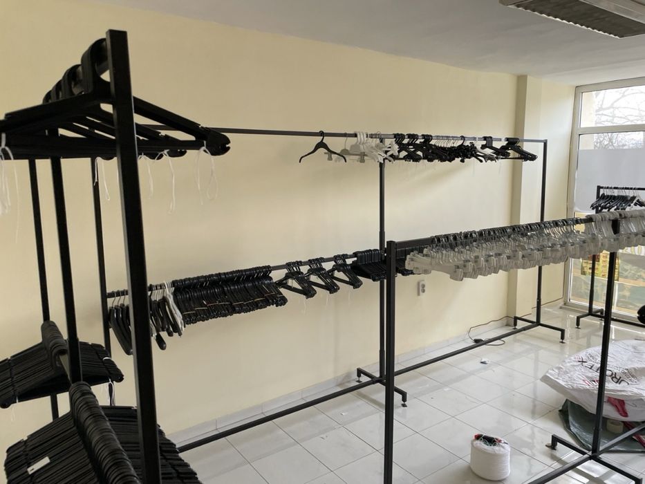 Щендери за дрехи и бюра