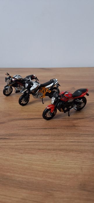 Machete bburago 1/18