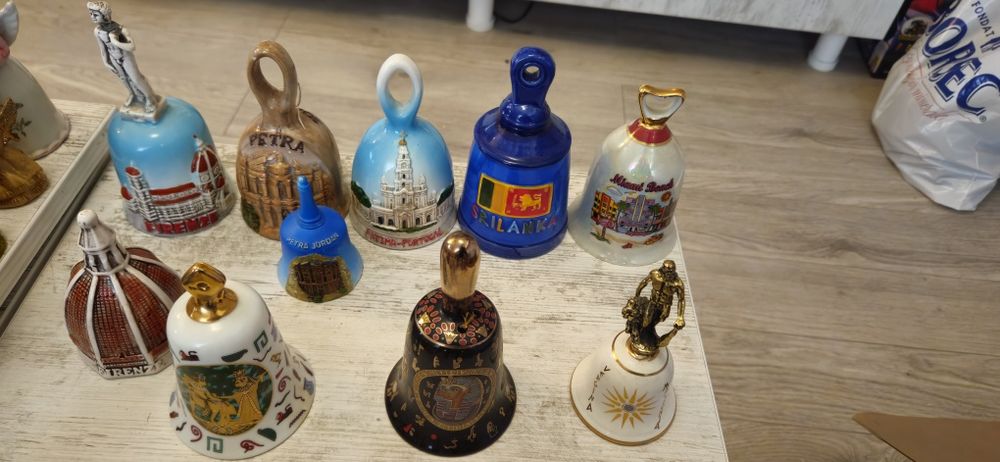 Vand clopotei ornamentali de colectie. Vezi 8 poze atasate