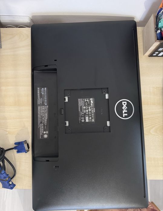 Монитор на Dell - 22 инчов
