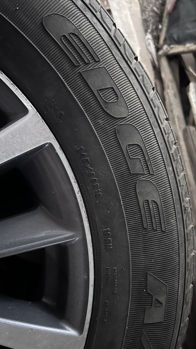 245/60 r18 продам резину комплект с дисками