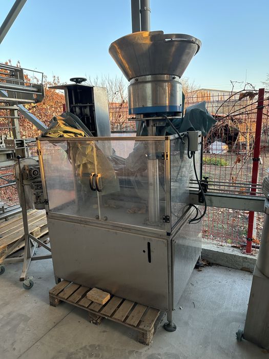 Автоматична затваряща машина за пластмасови капачки и тапи за бутилки