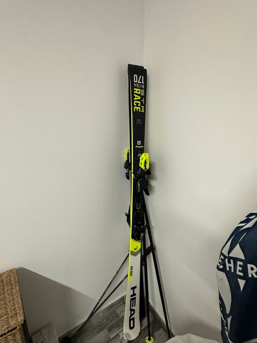 Ski-uri si clapari barbat