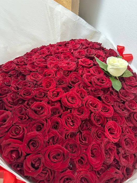 Цветы проданы 300 та гулдан иборат гул  свежий