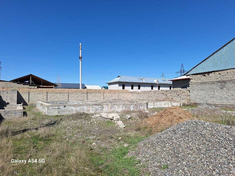 Uchastka sotiladi Samarqand viloyati Jomboy tumani Man Zavodi yonida