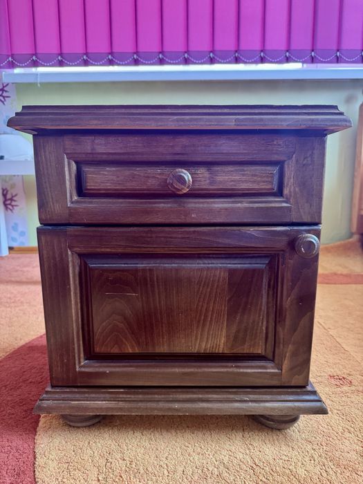 Нощно шкафче кафяво