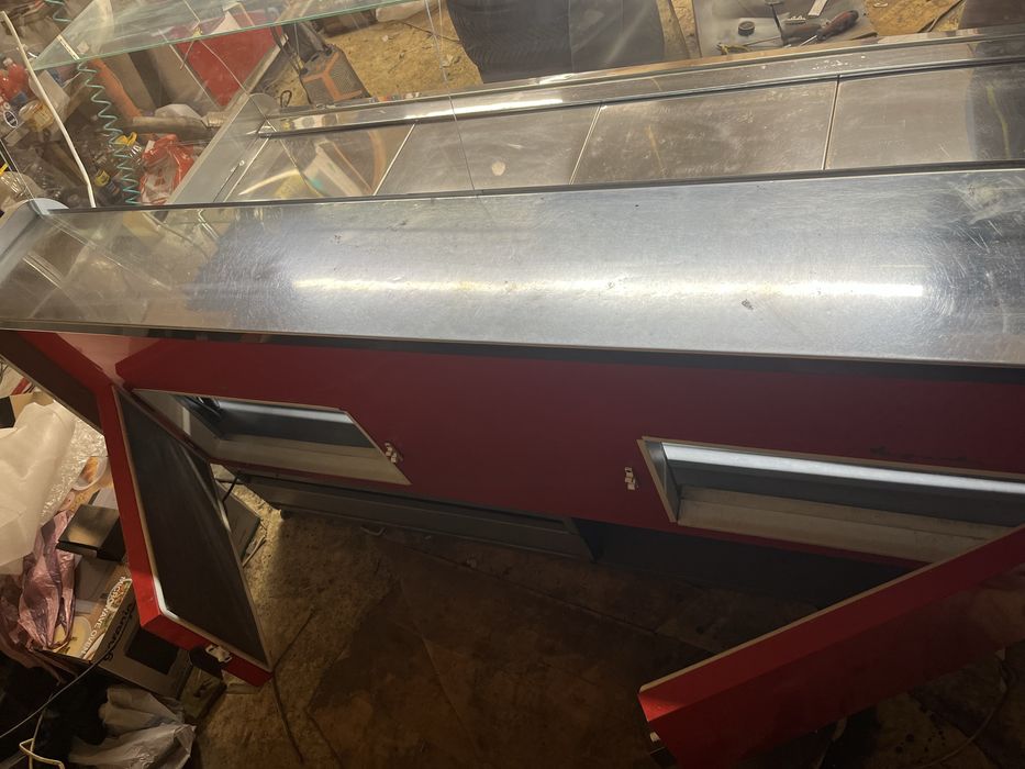 Хладилна витрина за магазин / сладкарница