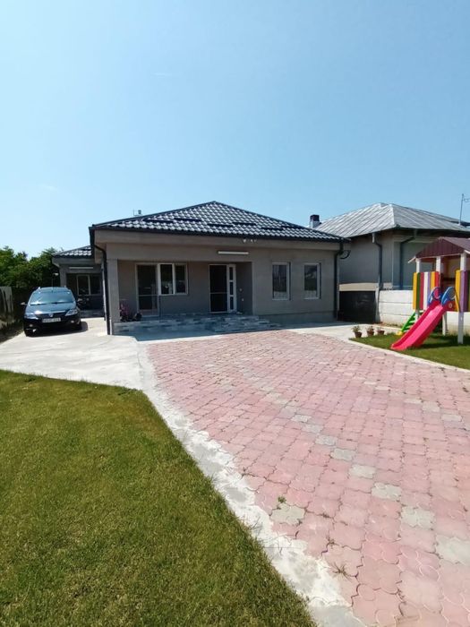 Casa golesti 5 camere plus bucatarie si 2 bai
