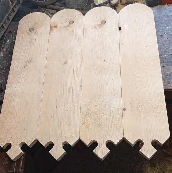 Stâlpi sculptați din lemn