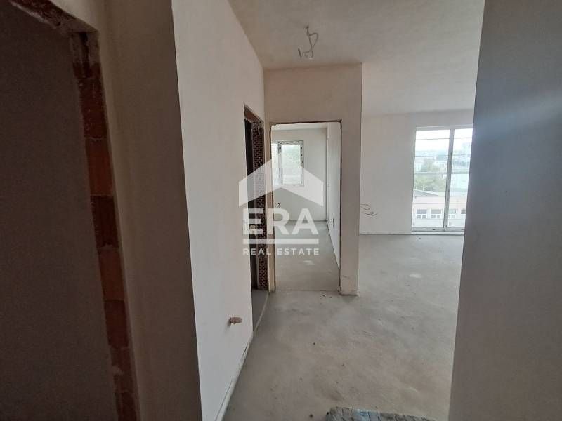 Продава се Двустаен апартамент в Варна, Победа - 68 кв.м за 1765 €/кв.м - Снимка #9