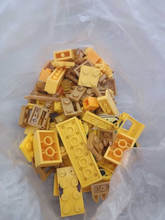 Детали конструктора лего