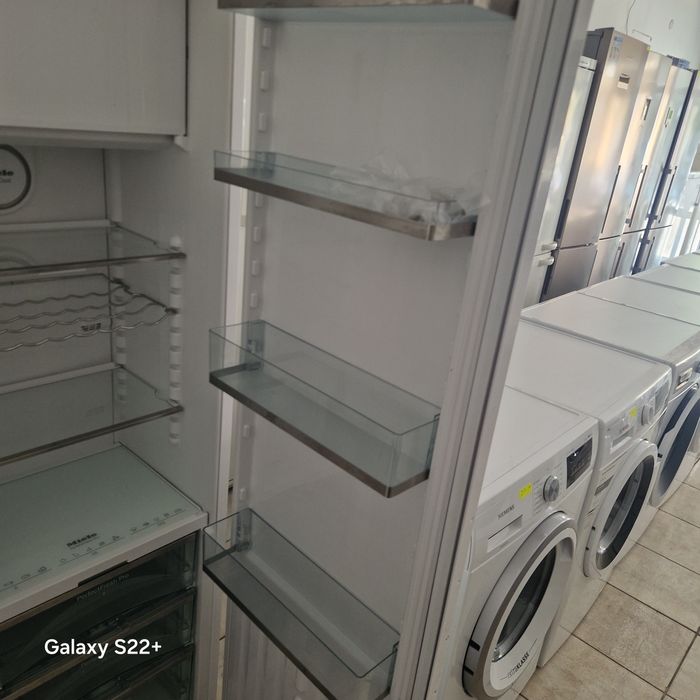 Хладилник за вграждане 177см MIELE