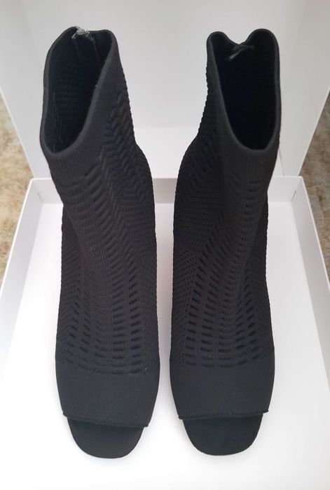 Eлегантни отворени обувки  на висок ток - KAREN MILLAN (39 номер)