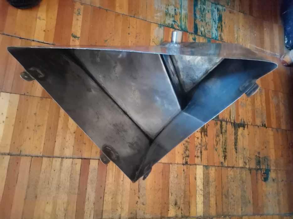 Бак для воды на дачу на 10 л на дачу, с нагревателем на 1000 Вт