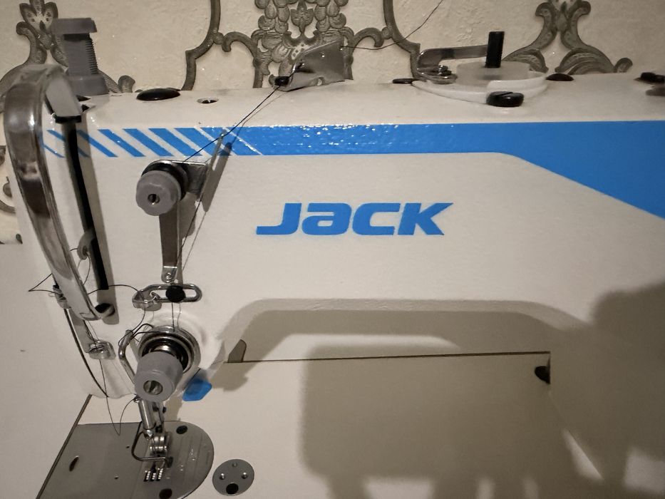 Срочно продам Швейная машинка JACK A2B