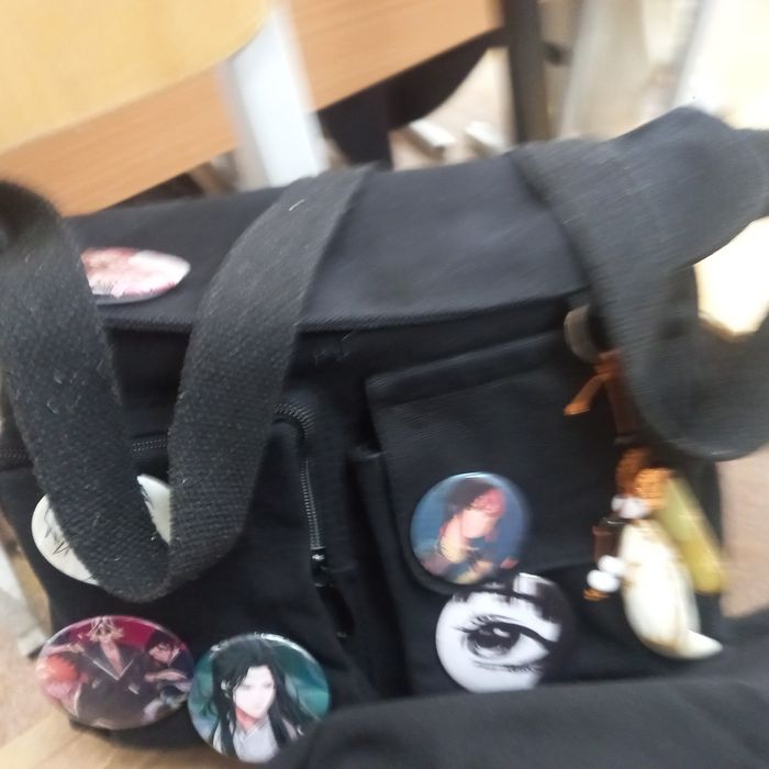 Сумка с значками