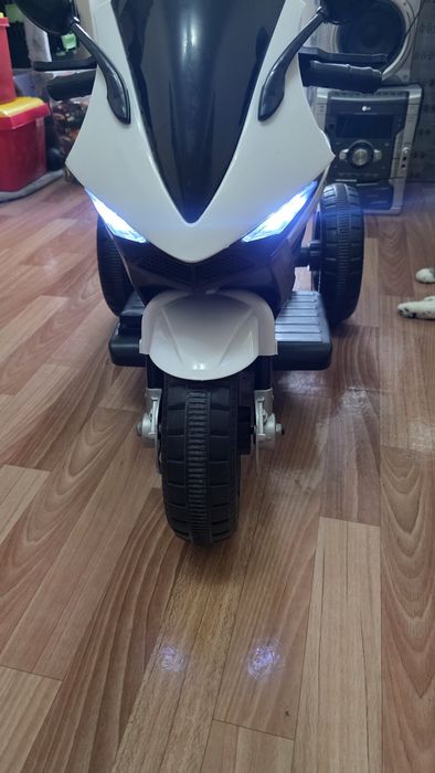 Электромотоцикл на ходу