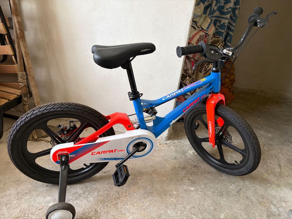 Bicicletă copii cu roți ajutătoare