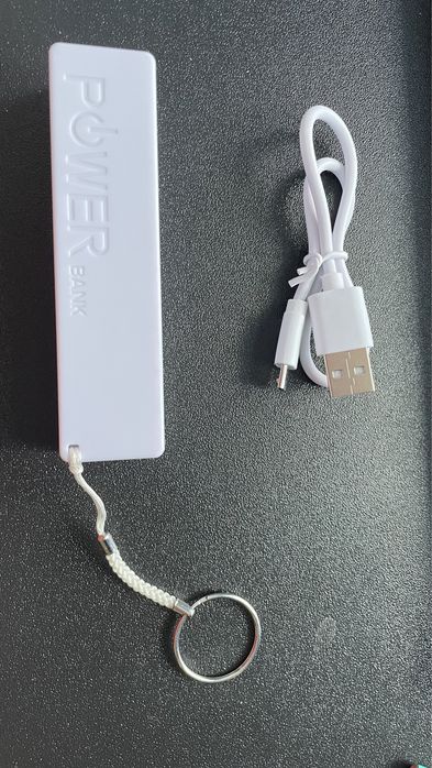 Baterie externa cu breloc