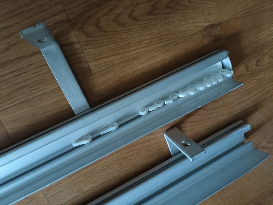 2 гардины алюминиевые