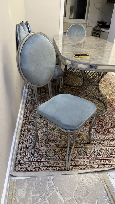 Срочно продам стол со стулями