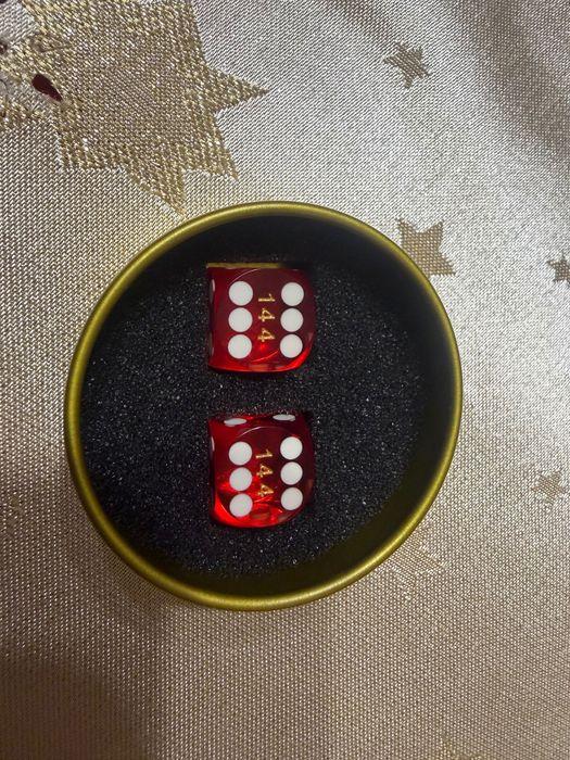 Прецизни зарове за игра на табла.Цената е за четирите зара.