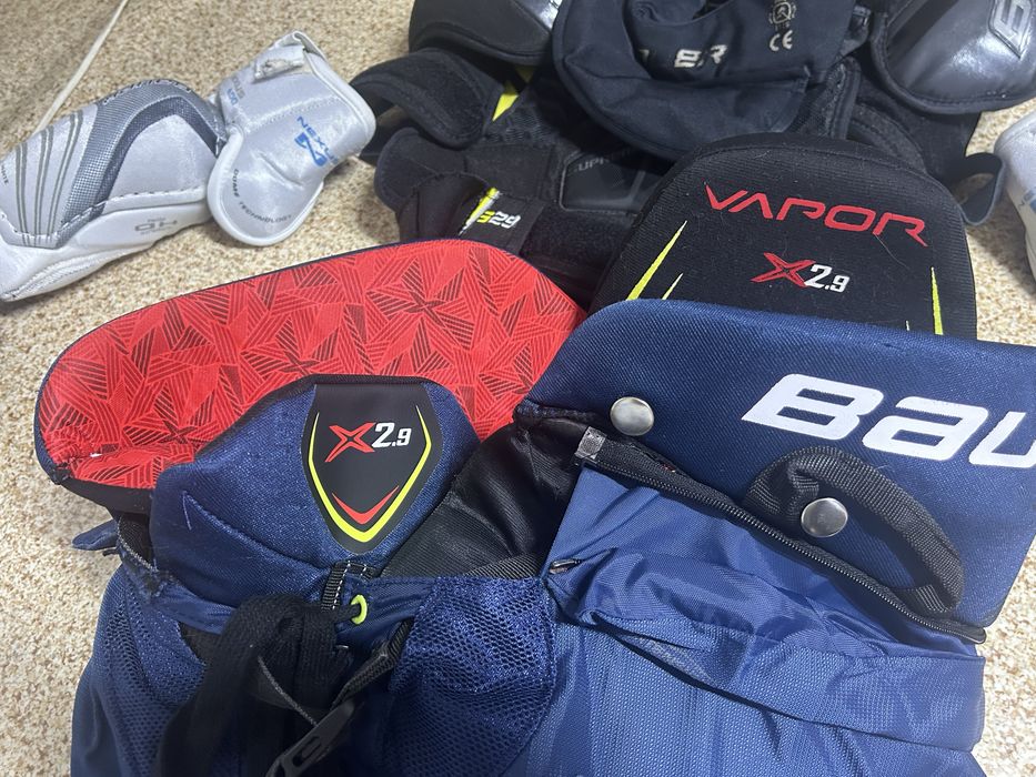 Продам хоккейную форму , без коньков