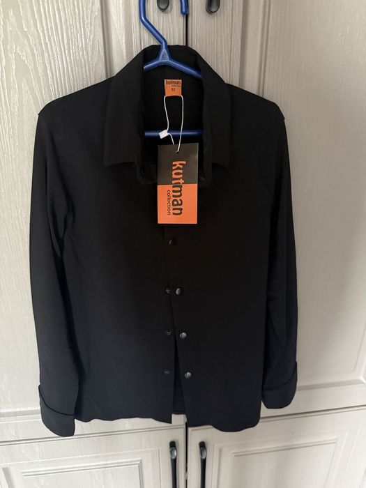 Продам черную рубашку на кнопках, новая 32 размер