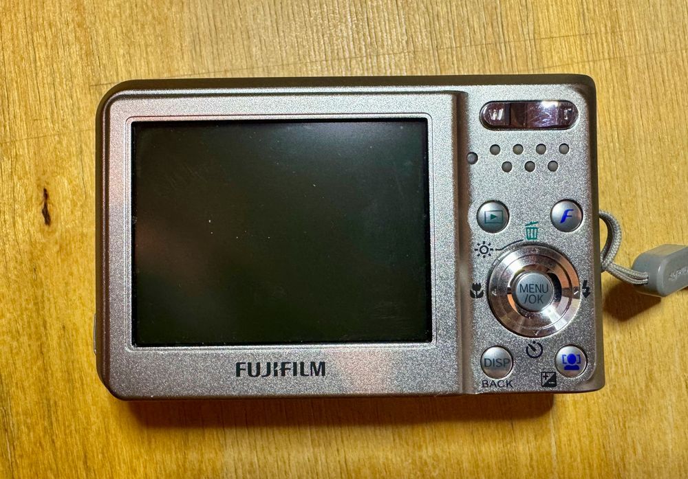 Fujifilm FinePix F31fd – aparat foto digital compact, legendarul senzor Super CCD