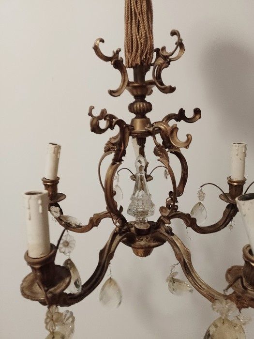 Deosebit candelabru antic cu 5 brațe din bronz masiv și elemente din cristal ,piesa veche cu o lucrătură de o foarte mare finețe, dimensiuni h 78 cm ,