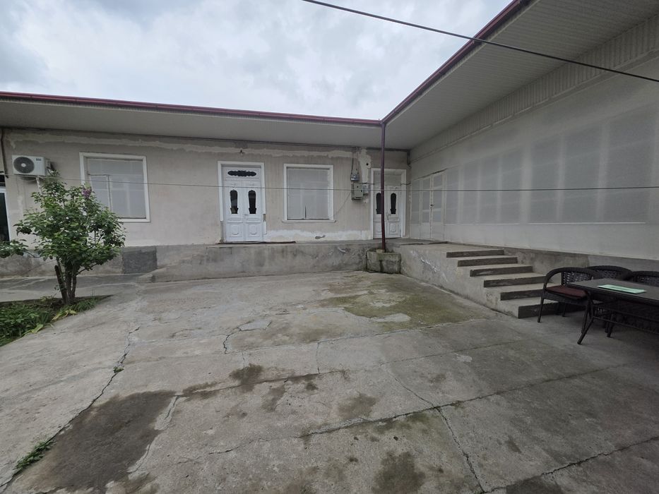 Дурмон  махалласида 5 хона  7 сотихли уй сотилади.