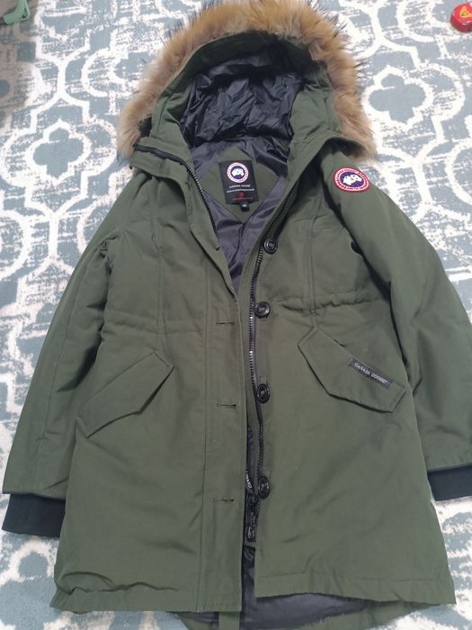 Продам куртку CANADA GOOSE оригинал размер S 42-44