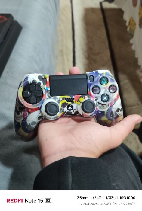 Продавам ps4 slim