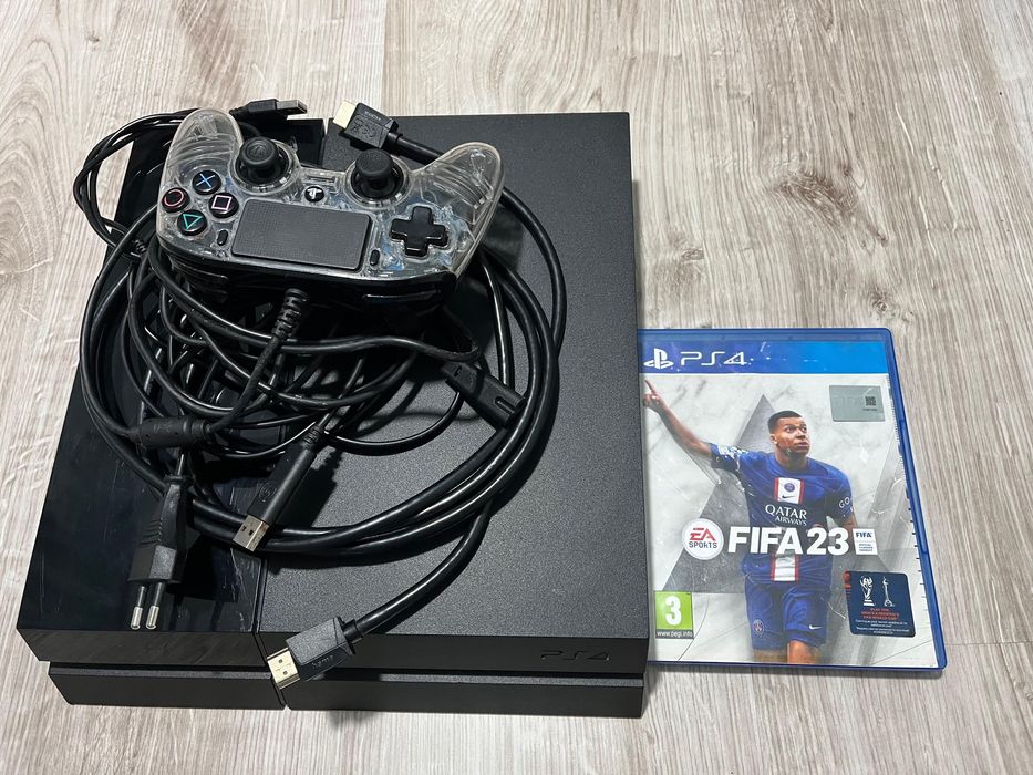 Vand PS4 cu un controler