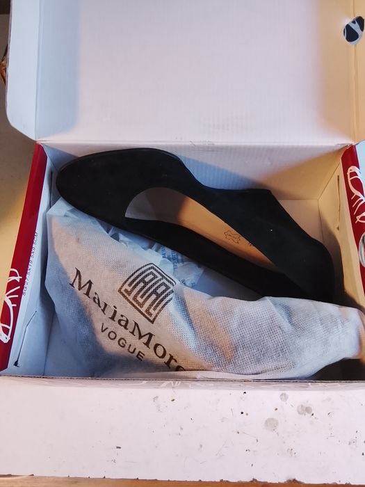 продам черные замшевые туфли