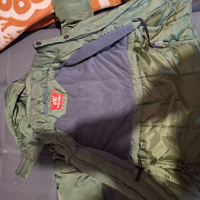 Продам куртку на мальчика 134