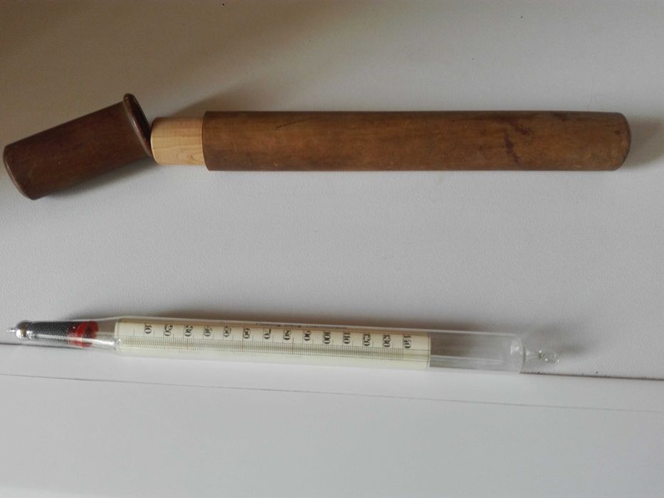 Лот динозаври ( Джурасик парк)  и професионален термометър за мляко.