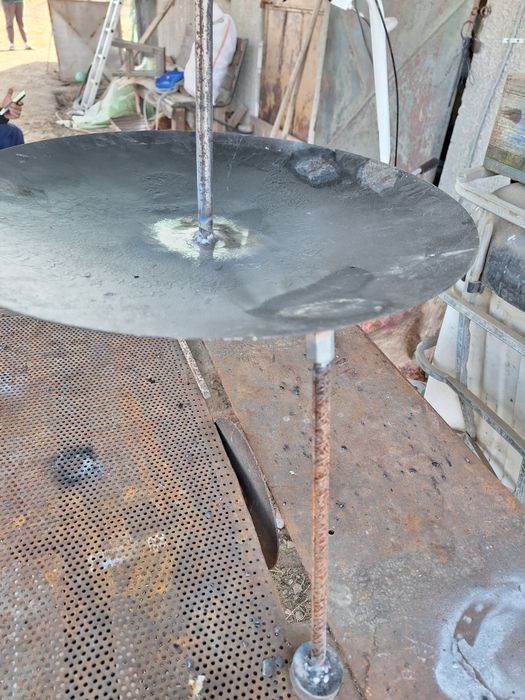 Disc de  gratar  cu picioare detasabile