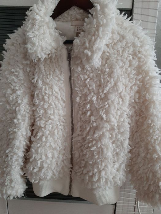 Шубка белая красивая