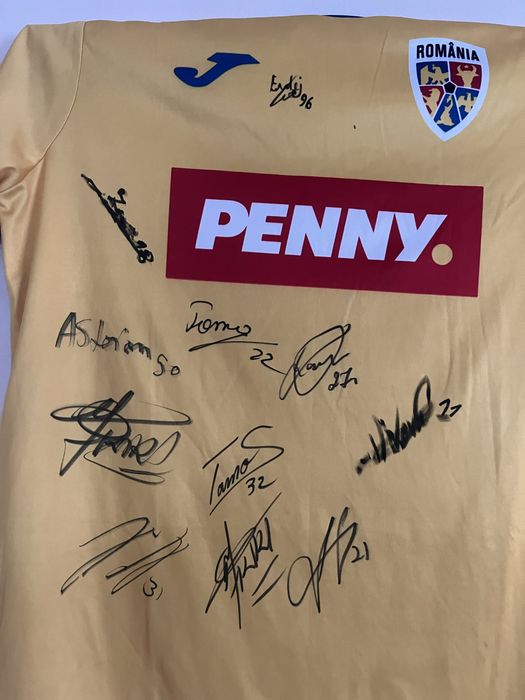 Tricou România cu autografe originale – FCSB + FK Csíkszereda | Poze cu jucătorii