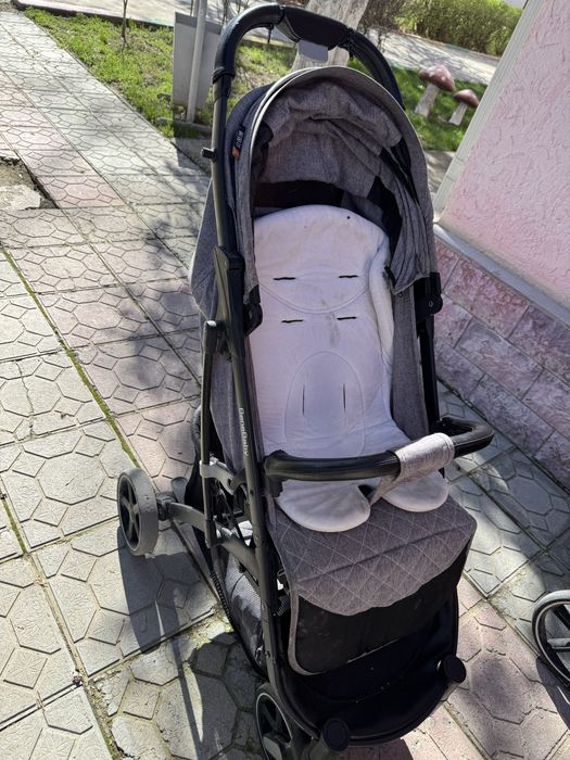 Детская прогулочная коляска