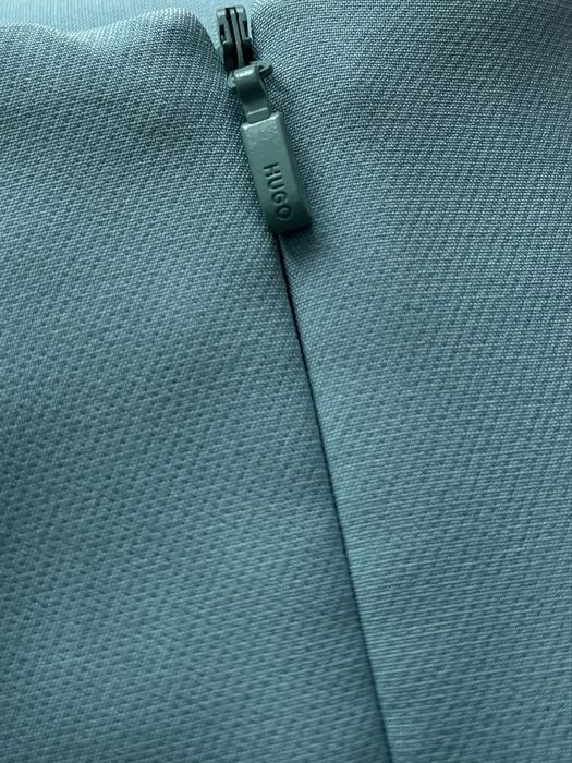 Платье HugoBoss продам