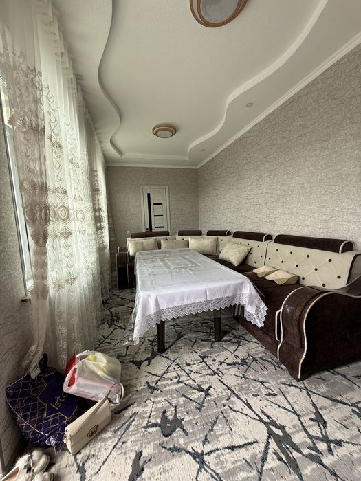 Angren Shahar markazida Hovli sotiladi