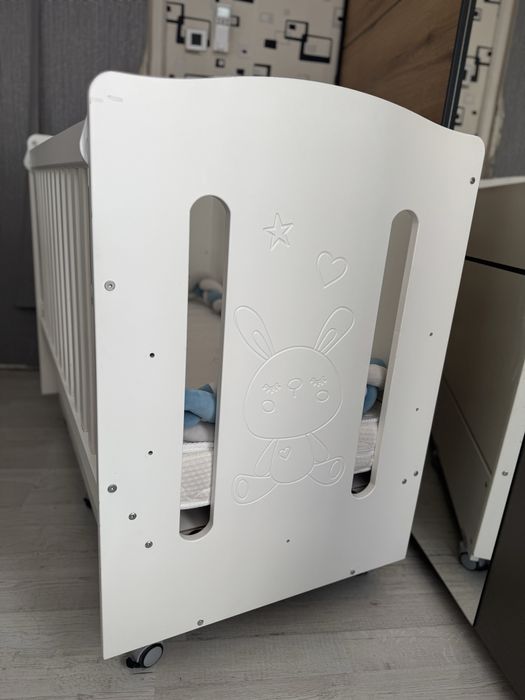 Бебешка кошара с люлеещ механизъм от MDF