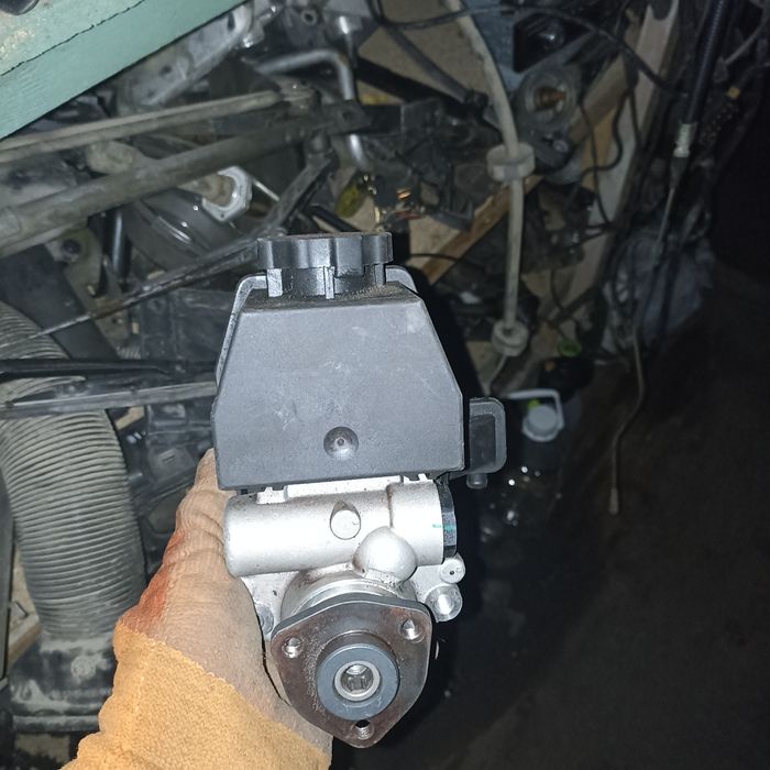 Гур насос Мерс 124