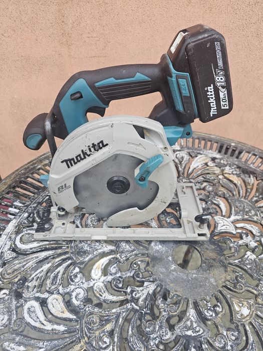 Circular makita DHS680
