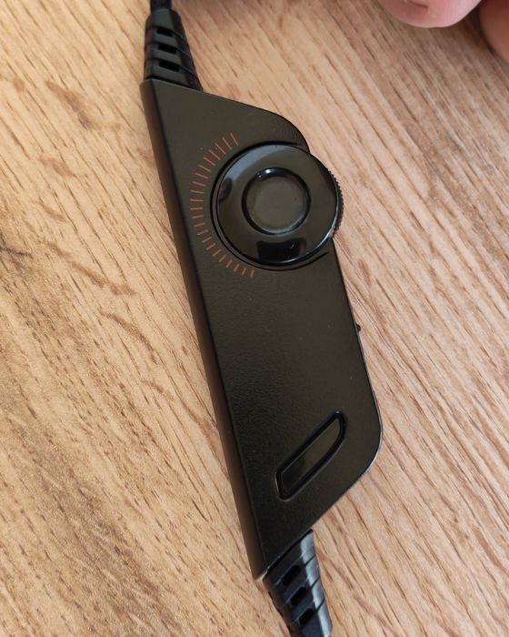 Casti gaming cu microfon