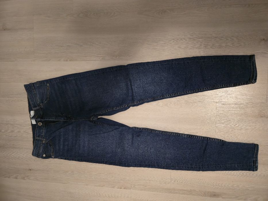 Blugi Reserved marimea 38 in stare foarte buna