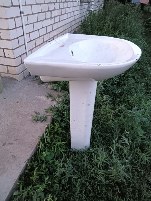 Раковина с пьедесталом