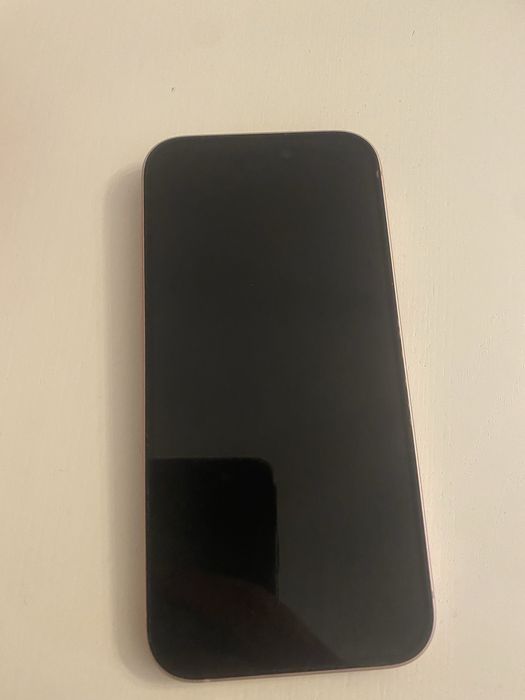 Iphone 15 розов.